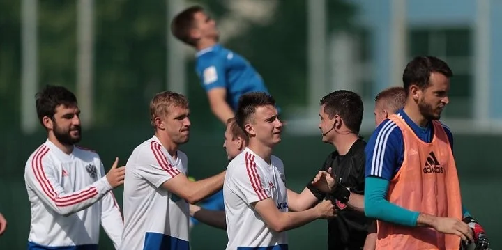 Мимо, мимо, мимо, гол, мимо, мимо, мимо Мимо, мимо, мимо, гол, мимо, мимо, мимо