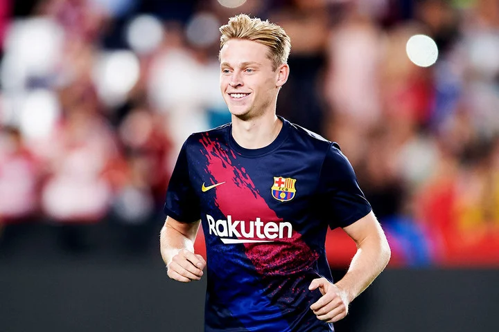 Хави: «Френки де Йонг убеждает меня, что должен играть в центре полузащиты «Барселоны» Хави: «Френки де Йонг убеждает меня, что должен играть в центре полузащиты «Барселоны»