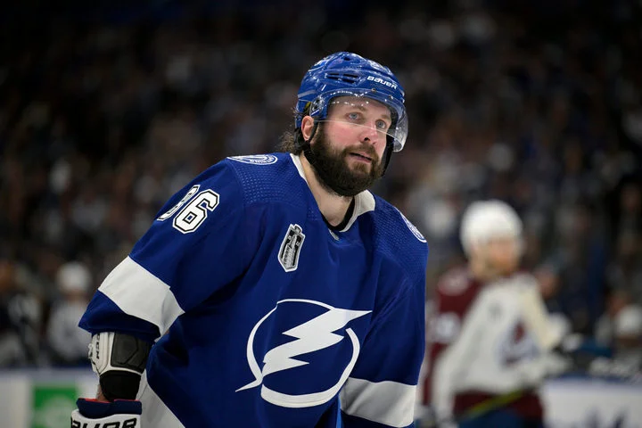 Игорь Шестёркин и Никита Кучеров попали в топ-10 лучших игроков по версии NHL Network Игорь Шестёркин и Никита Кучеров попали в топ-10 лучших игроков по версии NHL Network