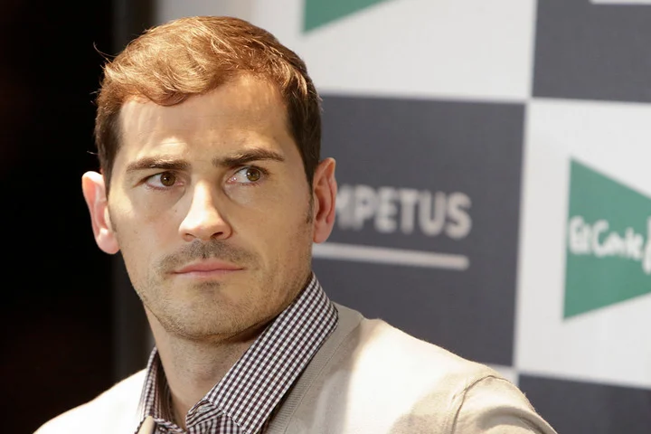 Икер Касильяс: «Когда надеваешь форму «Реала», понимаешь, что ты представляешь миллионы болельщиков. Давление очень сильное» Икер Касильяс: «Когда надеваешь форму «Реала», понимаешь, что ты представляешь миллионы болельщиков. Давление очень сильное»