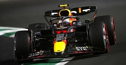 Ферстаппен о Пересе: «Сейчас он стал чувствовать себя комфортнее в «Ред Булл» Ферстаппен о Пересе: «Сейчас он стал чувствовать себя комфортнее в «Ред Булл»