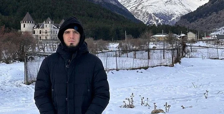 Махачев готовится к бою с Волкановски в горах Махачев готовится к бою с Волкановски в горах