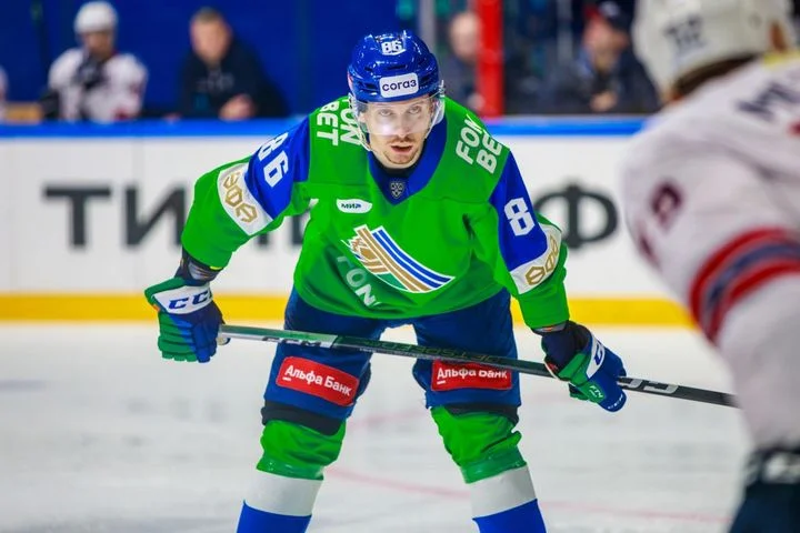 Александр Шаров про 1:2 с «Куньлунем»: «Соперник действовал достаточно плотно, не позволял бросать из выгодных позиций» Александр Шаров про 1:2 с «Куньлунем»: «Соперник действовал достаточно плотно, не позволял бросать из выгодных позиций»