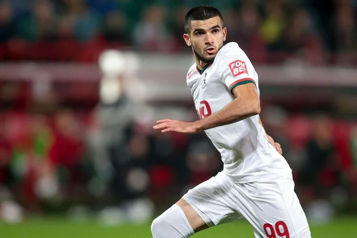 Форвард «Локомотива» Тимур Сулейманов: «Недавно я был в футболке «Пари НН». Было непривычно выходить против них» Форвард «Локомотива» Тимур Сулейманов: «Недавно я был в футболке «Пари НН». Было непривычно выходить против них»