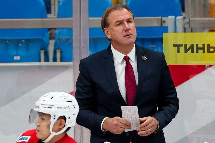 Тренер «Куньлуня» Виктор Игнатьев: «Мы и «Адмирал» начали осторожно, но в первом периоде два пропущенных гола повернули игру не в ту сторону» Тренер «Куньлуня» Виктор Игнатьев: «Мы и «Адмирал» начали осторожно, но в первом периоде два пропущенных гола повернули игру не в ту сторону»