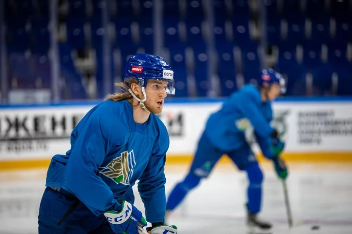 Форвард «Салавата» Алексей Пустозеров: «Почему Алалыкина выпускают на большинство, а меня нет? Не знаю, может, мне ему уже клюшку подрезать»