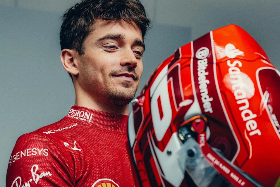 Леклер показал новый шлем на 2024 год Леклер показал новый шлем на 2024 год