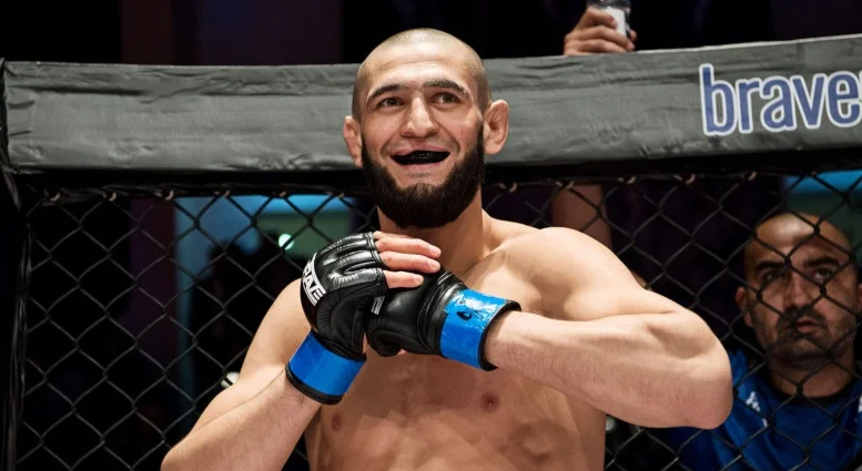 Чимаев перед боем с Бернсом: «Я король, размажу любого. Когда львы смотрят мне в глаза, они убегают» Чимаев перед боем с Бернсом: «Я король, размажу любого. Когда львы смотрят мне в глаза, они убегают»