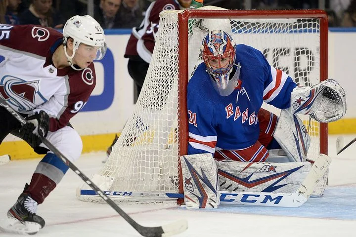 Олег Знарок: «Еще в СКА было понятно, что Шестеркин талантливый и перспективный вратарь. Подтащил он в этом сезоне здорово» Олег Знарок: «Еще в СКА было понятно, что Шестеркин талантливый и перспективный вратарь. Подтащил он в этом сезоне здорово»