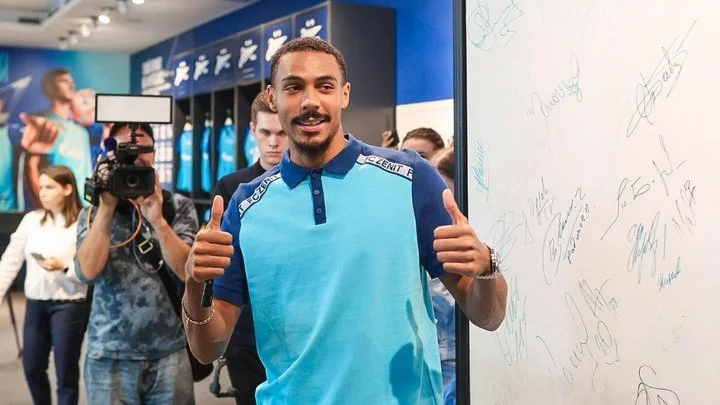 Вильсон Изидор о Тьерри Анри: «Когда у тебя есть кумир, ты хочешь выглядеть как он. Поэтому в моей манере игры можно увидеть много сходства с его игрой» Вильсон Изидор о Тьерри Анри: «Когда у тебя есть кумир, ты хочешь выглядеть как он. Поэтому в моей манере игры можно увидеть много сходства с его игрой»