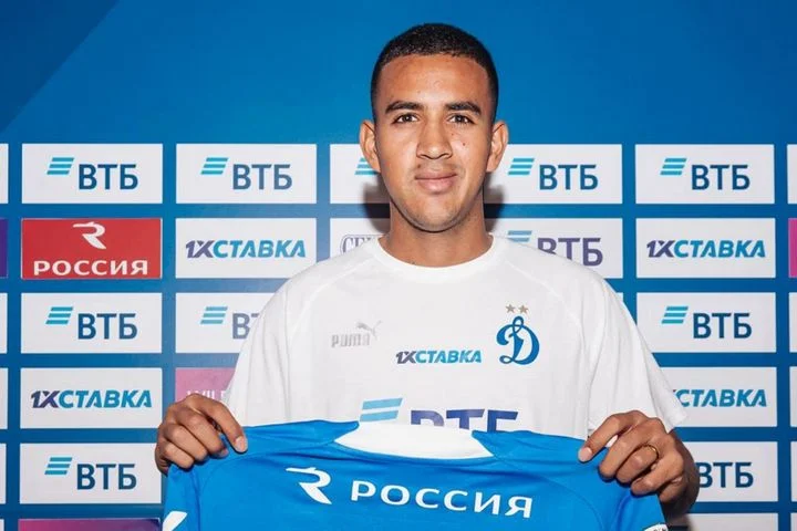 Защитник «Динамо» Роберто Фернандес выбыл на четыре недели из-за травмы бедра Защитник «Динамо» Роберто Фернандес выбыл на четыре недели из-за травмы бедра