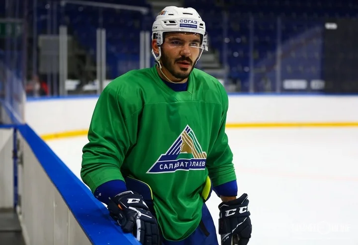 Защитник «Салавата» Павел Коледов: «Во втором периоде немного просели, пропустили ненужные шайбы, но матчи с ЦСКА всегда тяжелые» Защитник «Салавата» Павел Коледов: «Во втором периоде немного просели, пропустили ненужные шайбы, но матчи с ЦСКА всегда тяжелые»