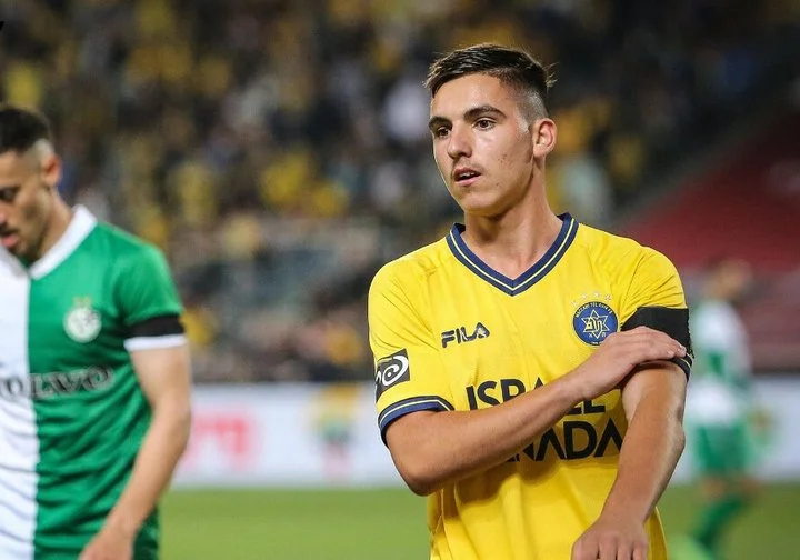 «Зенит» хочет купить у «Маккаби» хавбека молодежной сборной Израиля Оскара Глоха. Стороны пытаются договориться о цене «Зенит» хочет купить у «Маккаби» хавбека молодежной сборной Израиля Оскара Глоха. Стороны пытаются договориться о цене