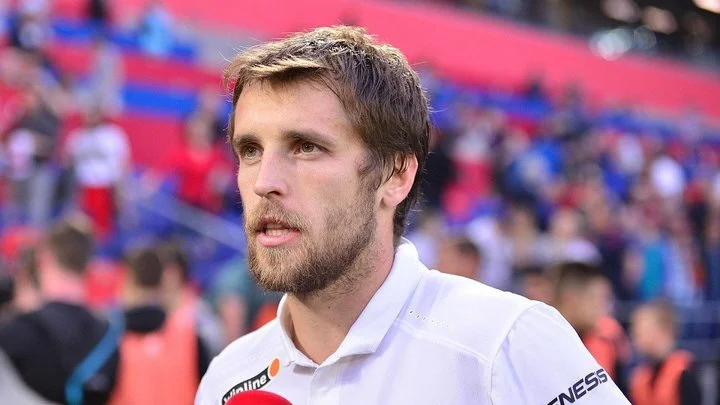 Дмитрий Комбаров: «Почему «Спартак» должен играть такую серьезную игру в гостях? Меньше людей придет из-за этого, будет меньше антуража и перфоманса» Дмитрий Комбаров: «Почему «Спартак» должен играть такую серьезную игру в гостях? Меньше людей придет из-за этого, будет меньше антуража и перфоманса»