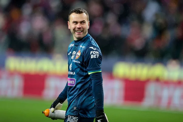 Милош Красич: «Акинфеев сможет играть дольше, чем Буффон» Милош Красич: «Акинфеев сможет играть дольше, чем Буффон»