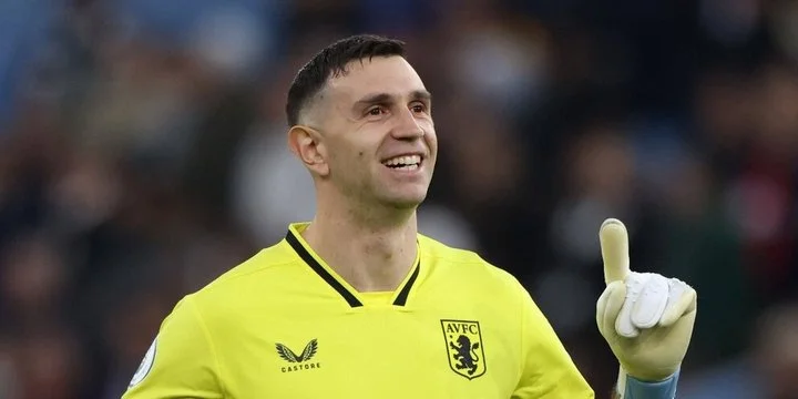 Унаи Эмери: «Мартинес играет решающую роль во многих матчах и, конечно, это один из лучших вратарей мира» Унаи Эмери: «Мартинес играет решающую роль во многих матчах и, конечно, это один из лучших вратарей мира»