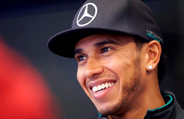 Льюис Хэмилтон: «В конце я участвовал в сражении с «Феррари» и «Ред Булл», но на прямых они оказались слишком быстры» Льюис Хэмилтон: «В конце я участвовал в сражении с «Феррари» и «Ред Булл», но на прямых они оказались слишком быстры»