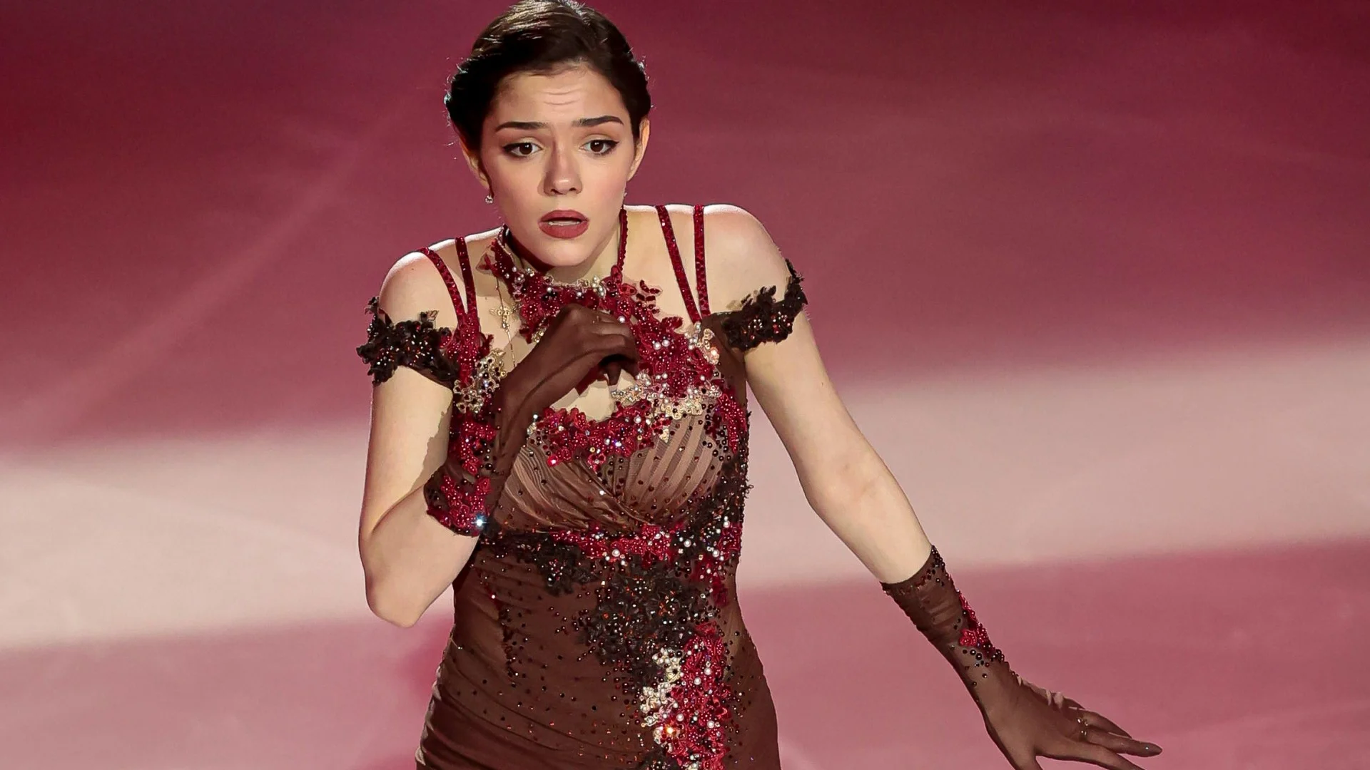 Фигуристка Медведева сравнила со страшным сном военный конфликт в Донбассе Фигуристка Медведева сравнила со страшным сном военный конфликт в Донбассе