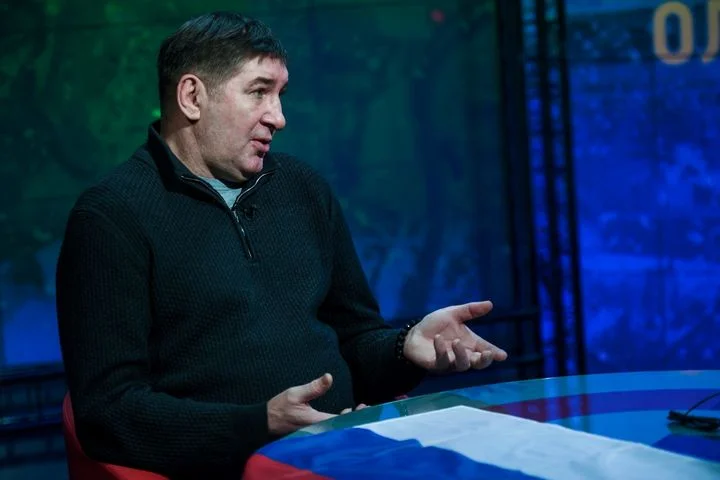 Александр Кожевников: «В «Тракторе» не нужны никакие тренеры-иностранцы. Без работы челябинец Назаров, свободен Илья Воробьев, есть другие» Александр Кожевников: «В «Тракторе» не нужны никакие тренеры-иностранцы. Без работы челябинец Назаров, свободен Илья Воробьев, есть другие»