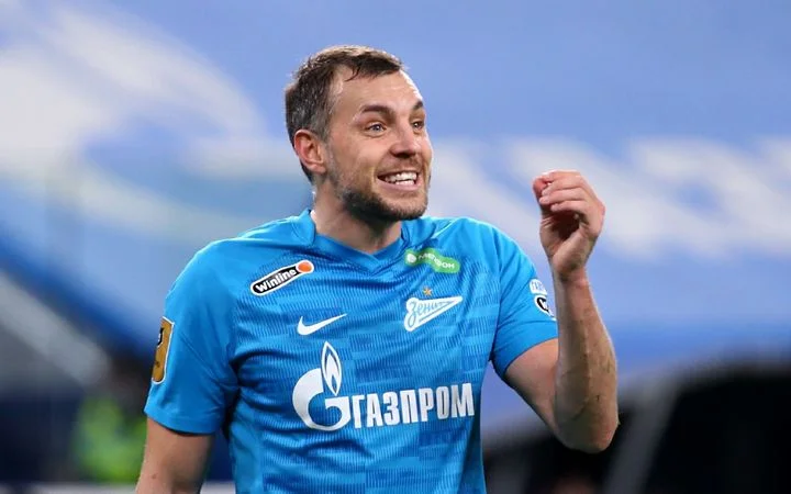 Роман Широков: «Дзюбе после «Зенита» тяжело окунуться в другую денежную реальность, но это придется сделать. Рано или поздно договорится» Роман Широков: «Дзюбе после «Зенита» тяжело окунуться в другую денежную реальность, но это придется сделать. Рано или поздно договорится»