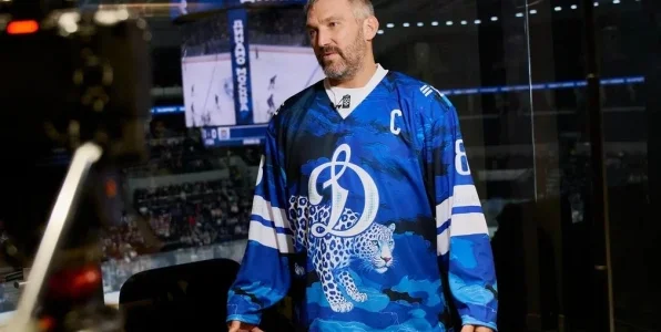 Овечкин вышел на лед ВТБ Арена в джерси с дальневосточным леопардом Овечкин вышел на лед ВТБ Арена в джерси с дальневосточным леопардом