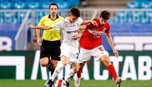 «Спартак» вышел на матч с «Крыльями» в майках в память о легендах клуба