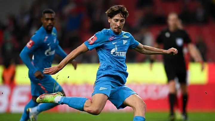 Сергей Семак: «То, что у Далера Кузяева заканчивается контракт, все знают, но о том, что он отказался его продлевать, я впервые слышу» Сергей Семак: «То, что у Далера Кузяева заканчивается контракт, все знают, но о том, что он отказался его продлевать, я впервые слышу»