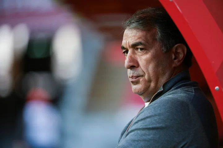 Руслан Безруков: «Рахимов – жёсткий тренер. Когда футболист не выкладывается, эмоции у него зашкаливают» Руслан Безруков: «Рахимов – жёсткий тренер. Когда футболист не выкладывается, эмоции у него зашкаливают»