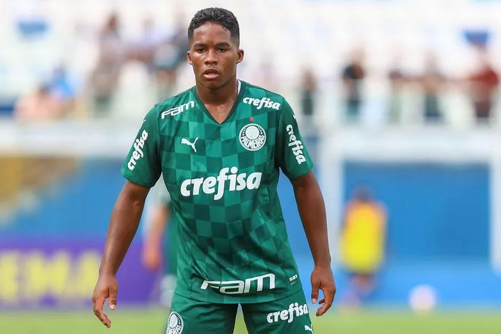 Эндрик: «Моей мечтой с детства всегда было играть за «Реал» Мадрид. Для меня большая гордость знать, что я буду носить ту же футболку, что и Роналду» Эндрик: «Моей мечтой с детства всегда было играть за «Реал» Мадрид. Для меня большая гордость знать, что я буду носить ту же футболку, что и Роналду»