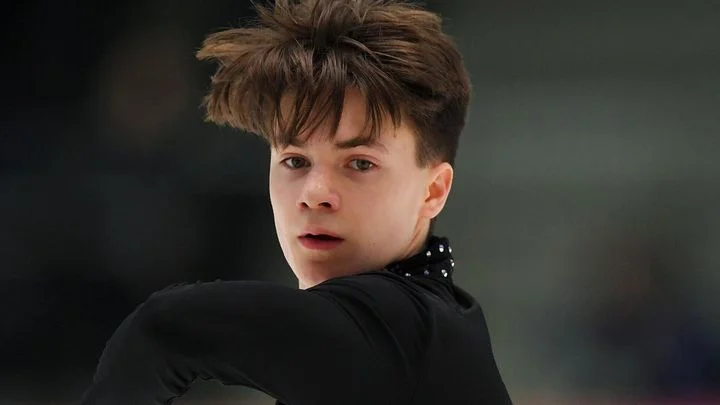 Максим Наумов: «В детстве мой крестный мне все рассказал про хоккей, включил мне игру «Вашингтона» – а там Овечкин играет. И с тех пор я за ним слежу» Максим Наумов: «В детстве мой крестный мне все рассказал про хоккей, включил мне игру «Вашингтона» – а там Овечкин играет. И с тех пор я за ним слежу»