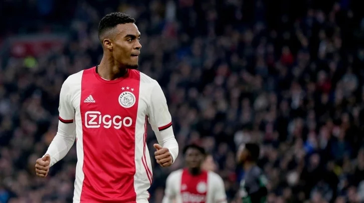 Боссы «Баварии» интересуются полузащитником «Аякса» Гравенберхом