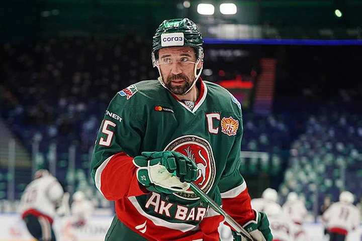 Данис Зарипов: «Нахожусь на стадии восстановления, тренируюсь, набираю обороты. А там уже Билялетдинов решит, достоин ли я места в составе или нет» Данис Зарипов: «Нахожусь на стадии восстановления, тренируюсь, набираю обороты. А там уже Билялетдинов решит, достоин ли я места в составе или нет»