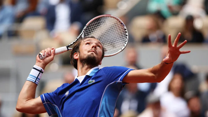 Медведев победил во втором круге «Ролан Гаррос»: «У меня было ощущение, что я не могу заставить мяч лететь. Я просто держал его в игре и бегал, бегал, бегал» Медведев победил во втором круге «Ролан Гаррос»: «У меня было ощущение, что я не могу заставить мяч лететь. Я просто держал его в игре и бегал, бегал, бегал»