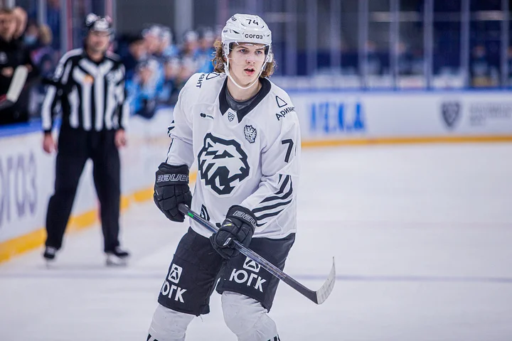 Виталий Кравцов подписал контракт с «Трактором» на два года Виталий Кравцов подписал контракт с «Трактором» на два года