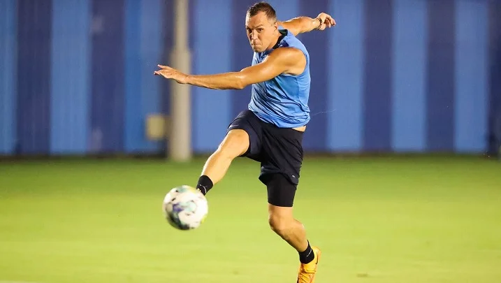 Директор «Локомотива» о Дзюбе и Смольникове: «Столь опытные игроки нужны в текущей ситуации» Директор «Локомотива» о Дзюбе и Смольникове: «Столь опытные игроки нужны в текущей ситуации»