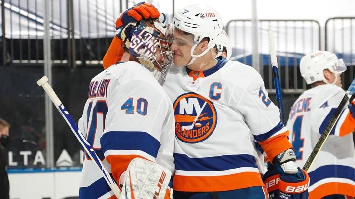 «Айлендерс» с Варламовым в воротах проиграли в шестом матче кряду, а Михеев забросил 10-ю шайбу за «Торонто» «Айлендерс» с Варламовым в воротах проиграли в шестом матче кряду, а Михеев забросил 10-ю шайбу за «Торонто»