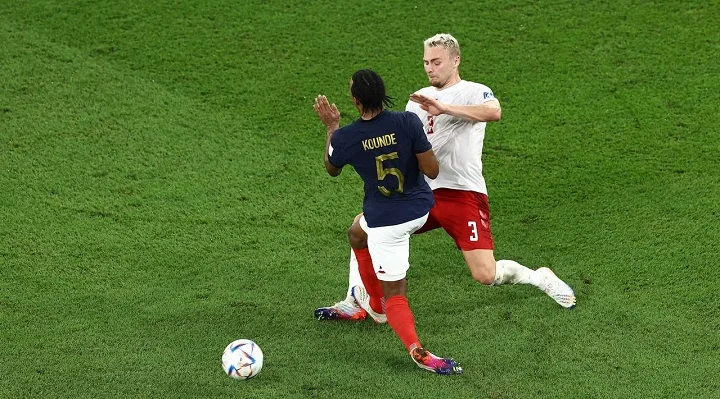 Франция стала первым с 2006 года действующим чемпионом мира, вышедшим в плей-офф следующего ЧМ Франция стала первым с 2006 года действующим чемпионом мира, вышедшим в плей-офф следующего ЧМ