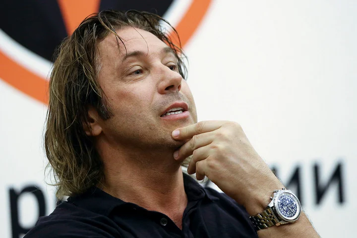 Александр Мостовой о решении IFAB: «Cидят 20 человек, а выходят трое – это как? Пускай будет пять замен» Александр Мостовой о решении IFAB: «Cидят 20 человек, а выходят трое – это как? Пускай будет пять замен»