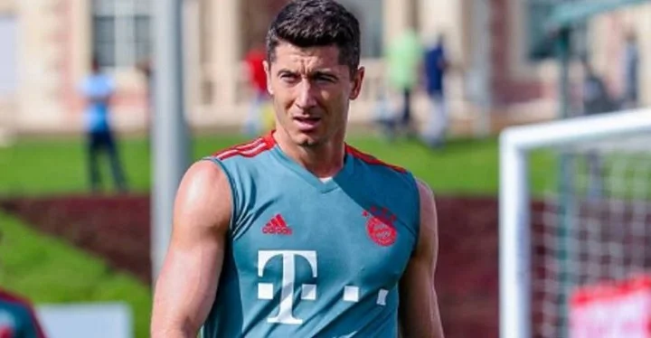 Директор «Баварии» о Левандовском: «Надеюсь, увидим его на тренировке 12 июля» Директор «Баварии» о Левандовском: «Надеюсь, увидим его на тренировке 12 июля»