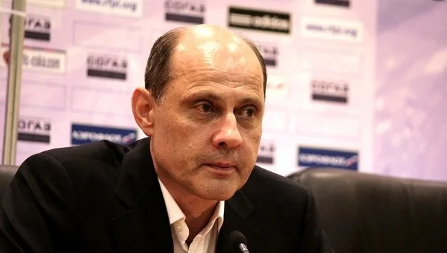 Пресс-служба ЦСКА о слухах про возможное увольнение Березуцкого зимой: «В некоторых ситуациях принято говорить, что слова автора надо делить на два, четыре, а то и на восемь» Пресс-служба ЦСКА о слухах про возможное увольнение Березуцкого зимой: «В некоторых ситуациях принято говорить, что слова автора надо делить на два, четыре, а то и на восемь»