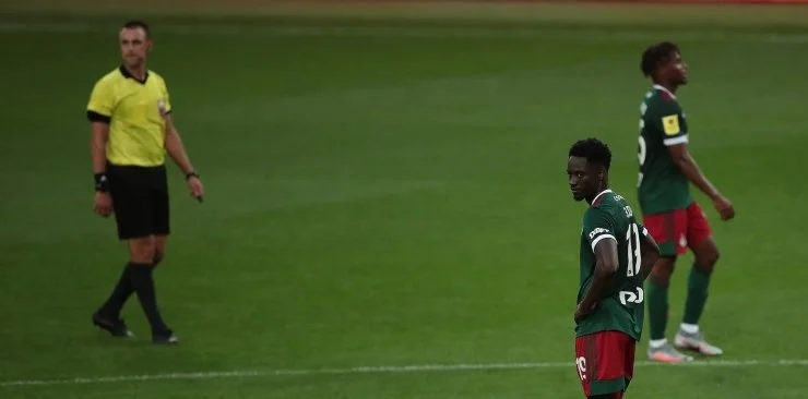 Помог подарок худшего судьи мира по версии Слуцкого. «Локомотив» выгрыз ничью в Австрии