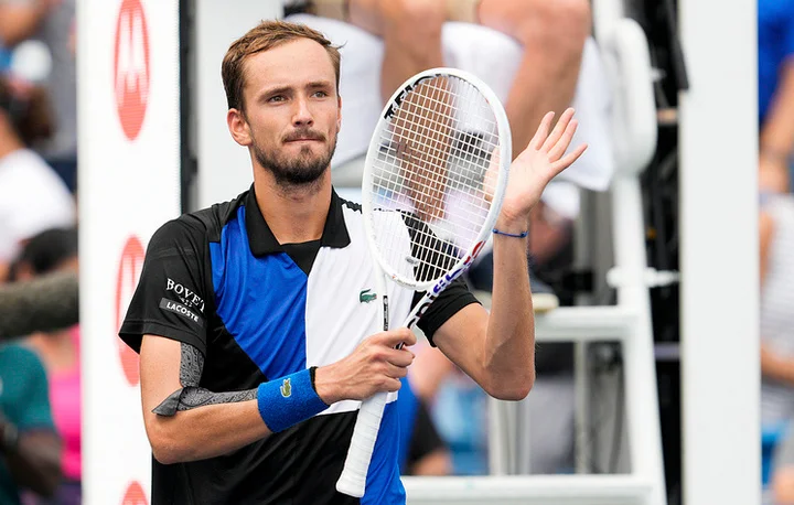 Даниил Медведев уступил Стефаносу Циципасу в полуфинале турнира в Цинциннати Даниил Медведев уступил Стефаносу Циципасу в полуфинале турнира в Цинциннати