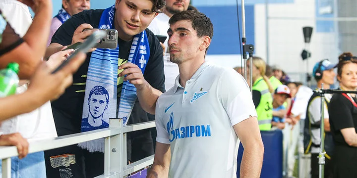 Форвард «Сочи» Георгий Мелкадзе: «Спартак» вроде бы сам от Бакаева отказался. А что делать? На жизнь надо зарабатывать. Надеюсь, его примут болельщики «Зенита»