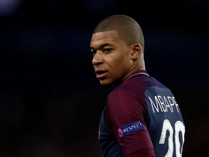 Мбаппе отреагировал на новость о его желании убрать из ПСЖ 14 человек, включая Почеттино и Неймара Мбаппе отреагировал на новость о его желании убрать из ПСЖ 14 человек, включая Почеттино и Неймара