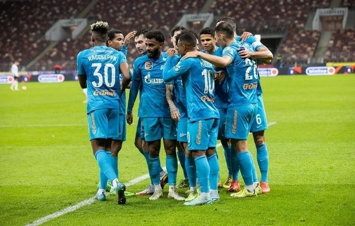 Дмитрий Булыкин: «Все бы хотели видеть в «Зените» своих воспитанников и пару-тройку хороших иностранцев, но не полкоманды» Дмитрий Булыкин: «Все бы хотели видеть в «Зените» своих воспитанников и пару-тройку хороших иностранцев, но не полкоманды»