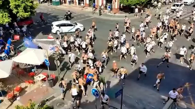 Фанаты «Рейнджерс» и «Айнтрахта» подрались перед финалом ЛЕ Фанаты «Рейнджерс» и «Айнтрахта» подрались перед финалом ЛЕ