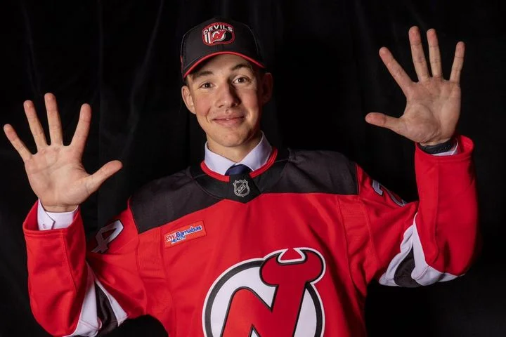 Гендиректор «Торпедо» Александр Харламов: «Если ехать в НХЛ, то уже сложившимся игроком. Советую Силаеву не спешить» Гендиректор «Торпедо» Александр Харламов: «Если ехать в НХЛ, то уже сложившимся игроком. Советую Силаеву не спешить»