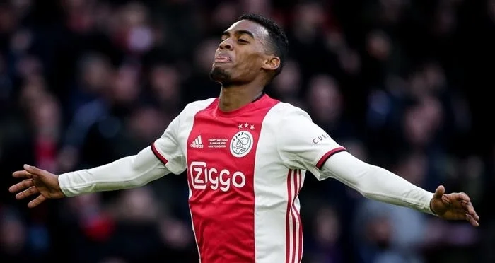 Директор «Баварии» о переходе Гравенберха: «Один из главных талантов Европы» Директор «Баварии» о переходе Гравенберха: «Один из главных талантов Европы»