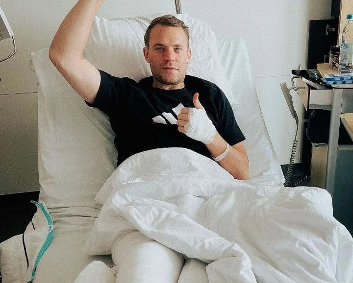 Мануэль Нойер сломал ногу и выбыл до конца сезона Мануэль Нойер сломал ногу и выбыл до конца сезона