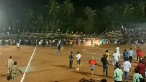 В Индии обрушилась трибуна с болельщиками